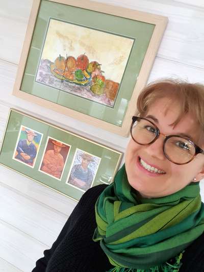 Под натюрмортом — открытки с Вангогами